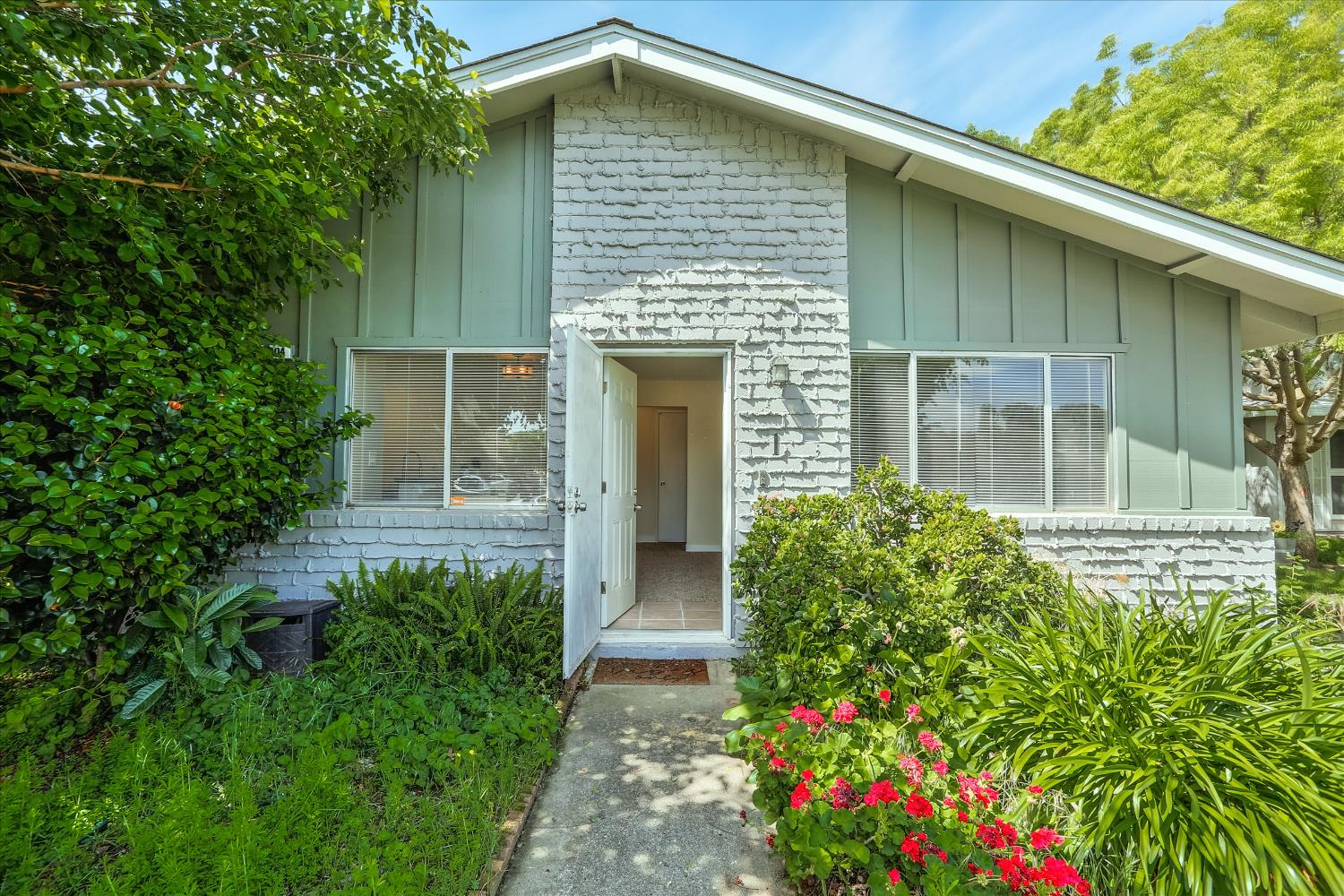 9004 EL Cajon WAY Way 1