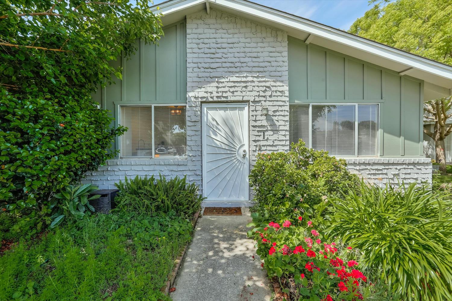 9004 EL Cajon WAY Way 1