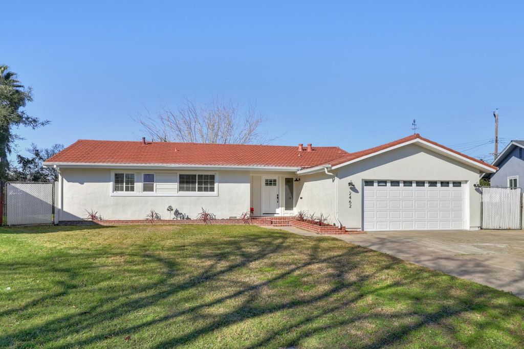Photo of 2462 Town Circle, Sacramento, CA 95821 (MLS # 226005300)