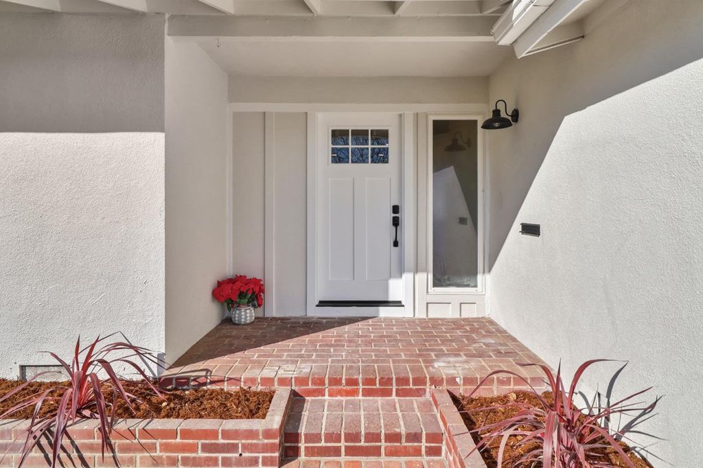 Photo of 2462 Town Circle, Sacramento, CA 95821 (MLS # 226005300)