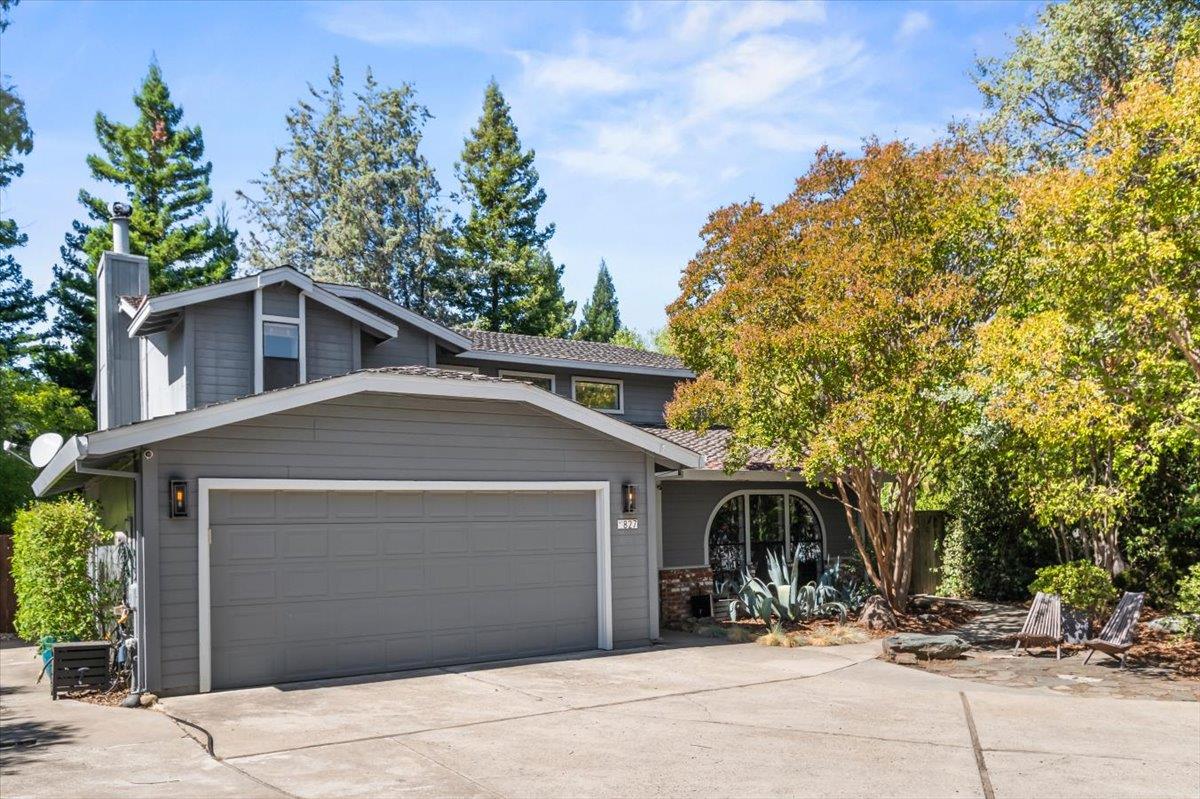 827 Governor Drive