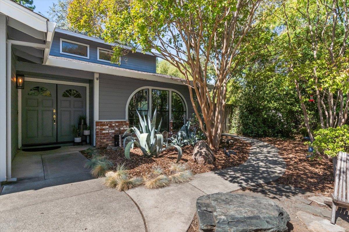 827 Governor Drive