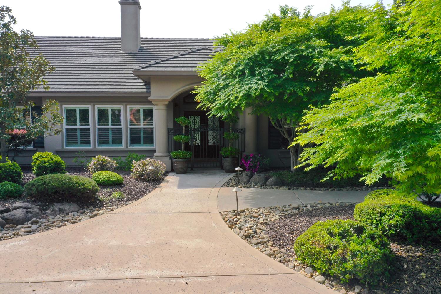 5370 Tudor Rose Glen