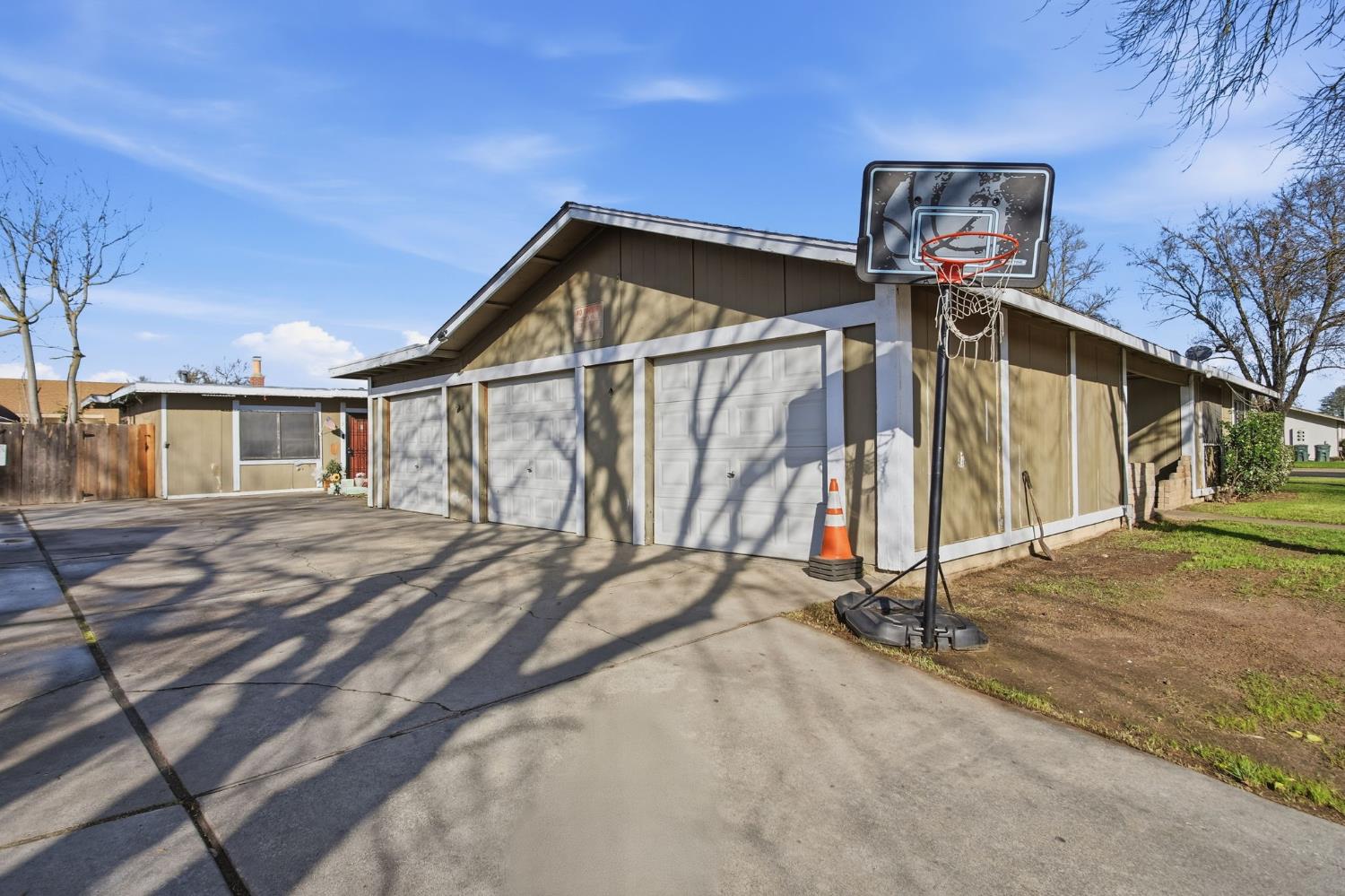 3325 Sherwood Avenue