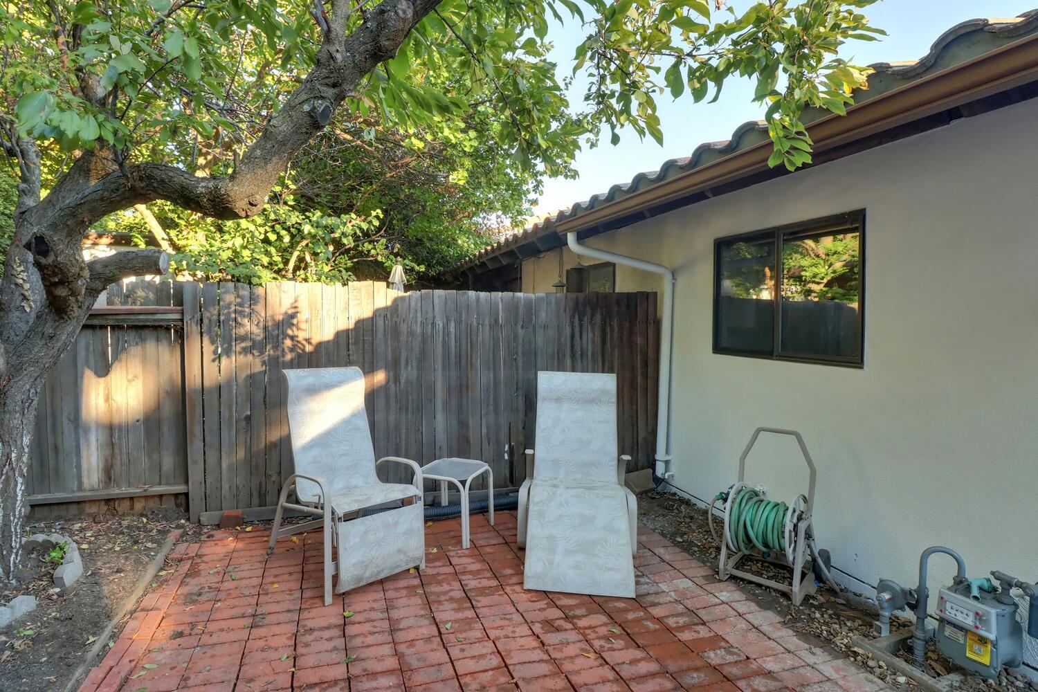 2526 Overhill Lane