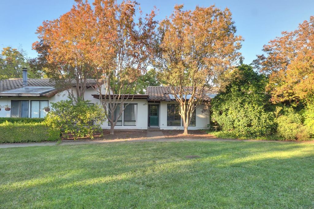 Photo of 2526 Overhill Lane, Davis, CA 95616 (MLS # 225134351)
