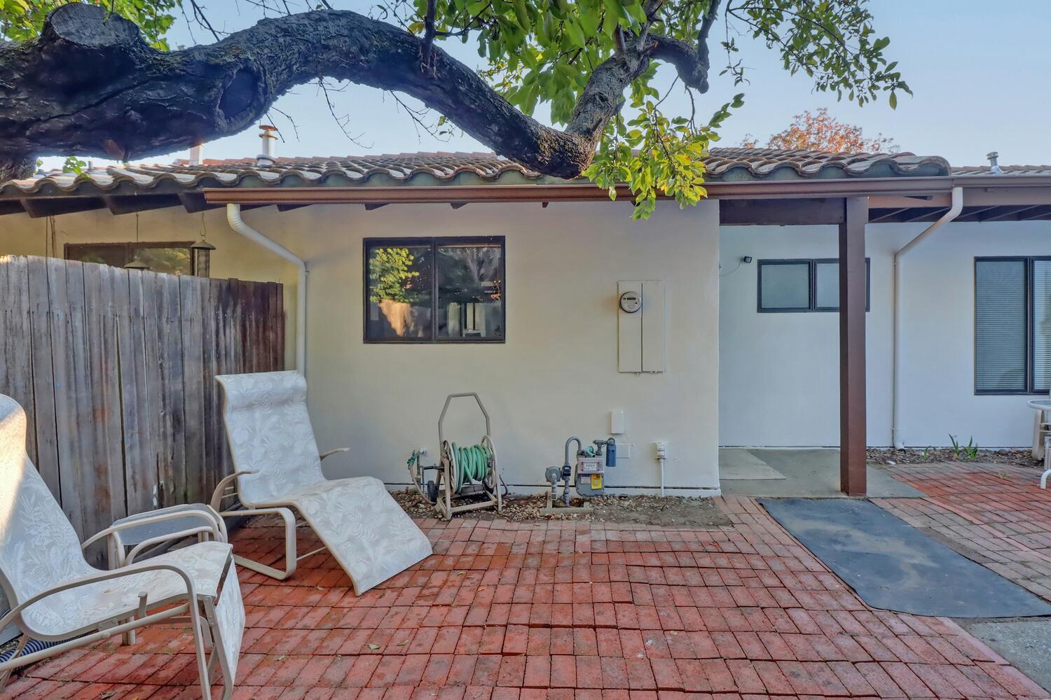 2526 Overhill Lane