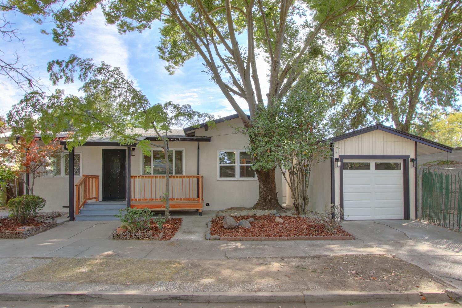 2038 Markham Way