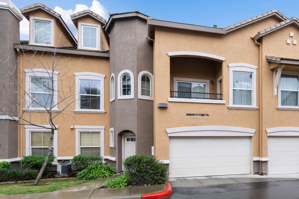 Photo of 1212 Vessona Circle, Folsom, CA 95630 (MLS # 226034794)