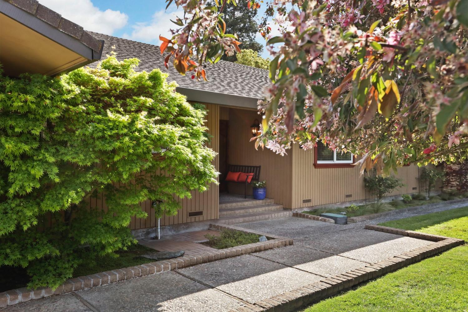 2312 Broadridge Way