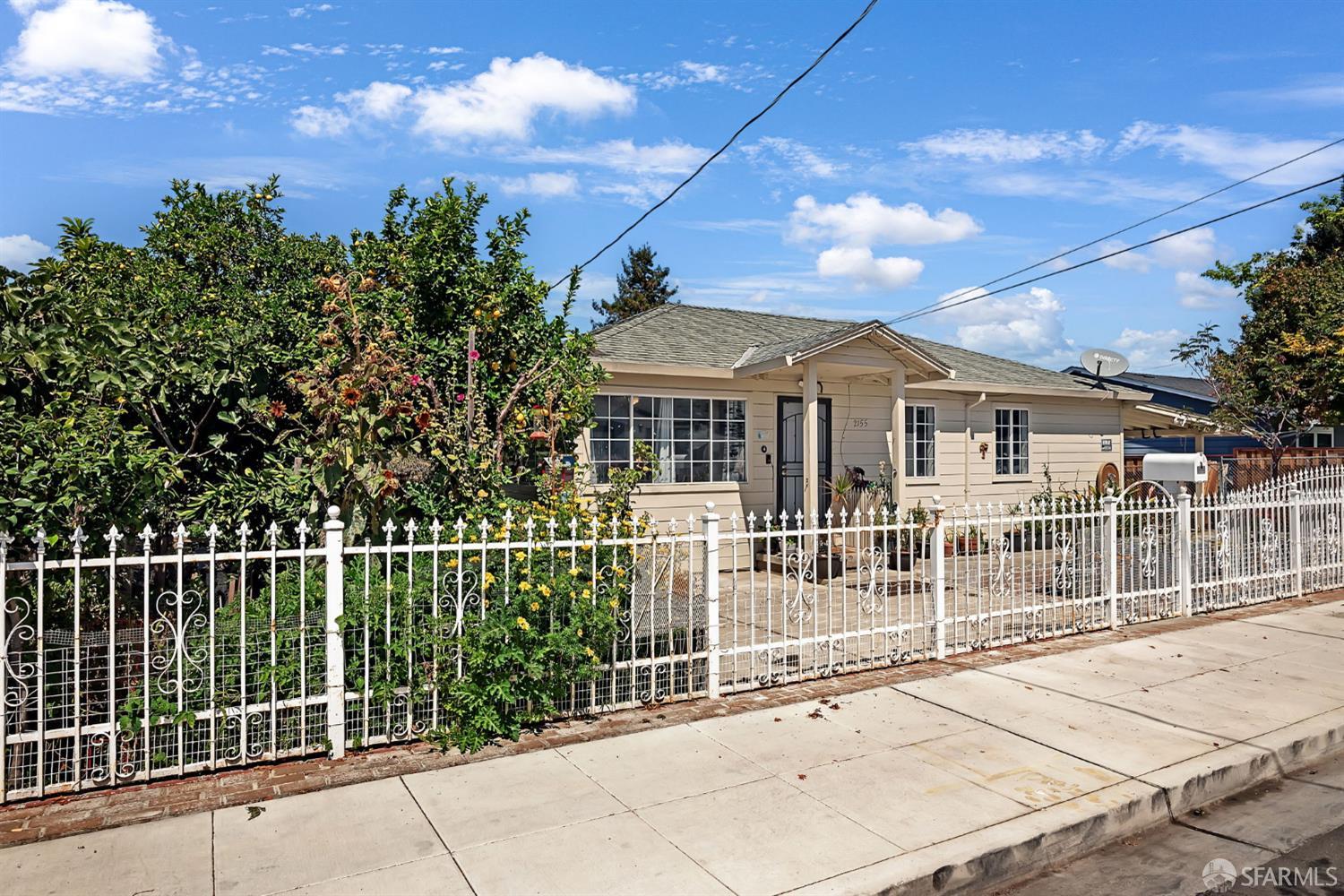 2155 addison Avenue