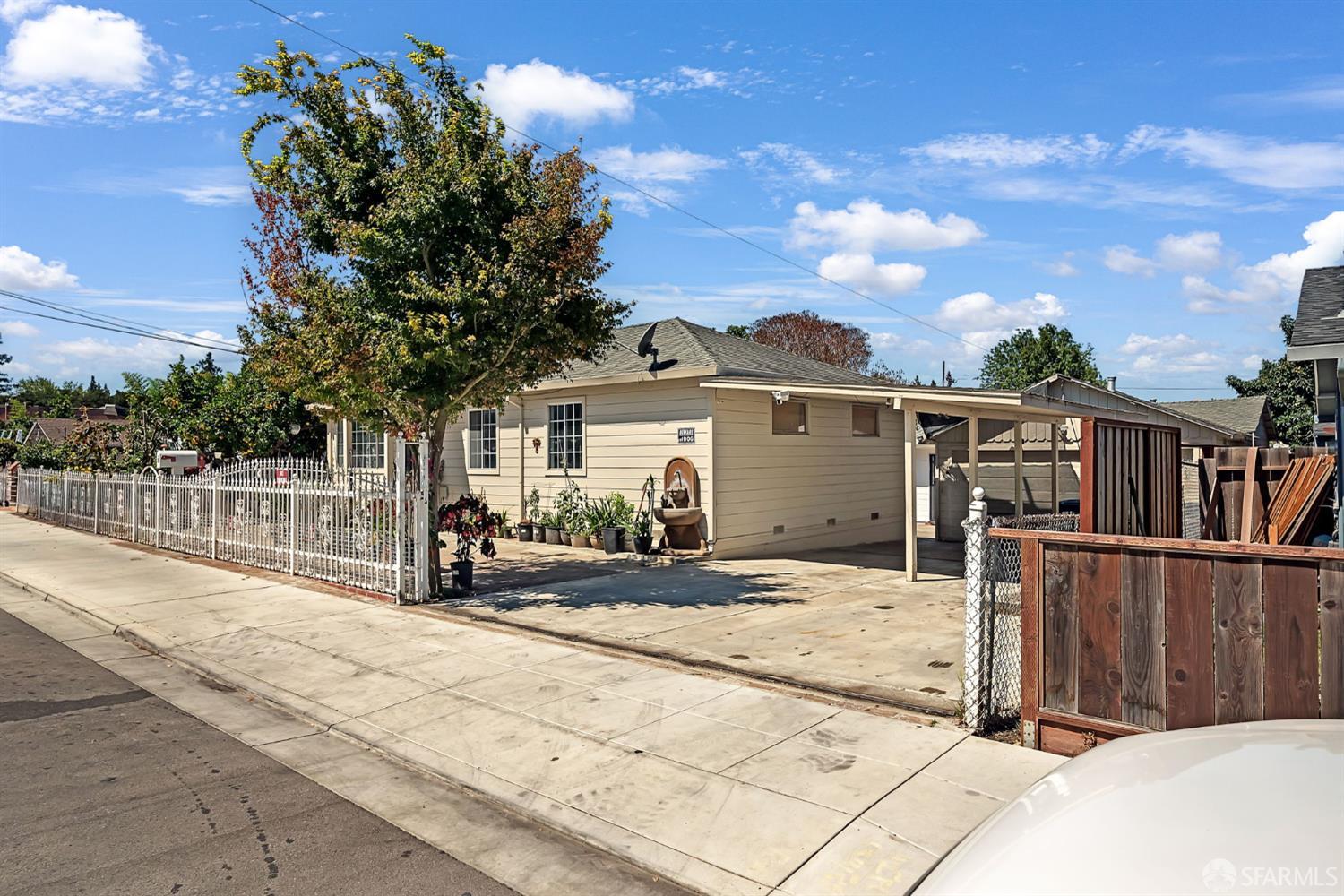 2155 addison Avenue