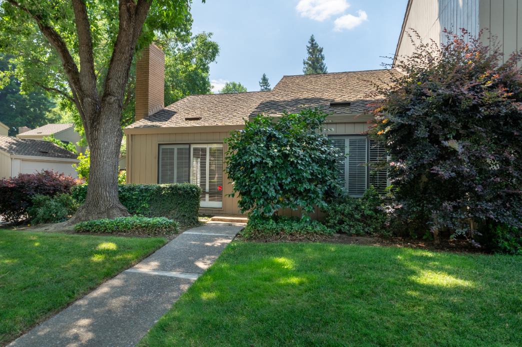 1065 Vanderbilt Way