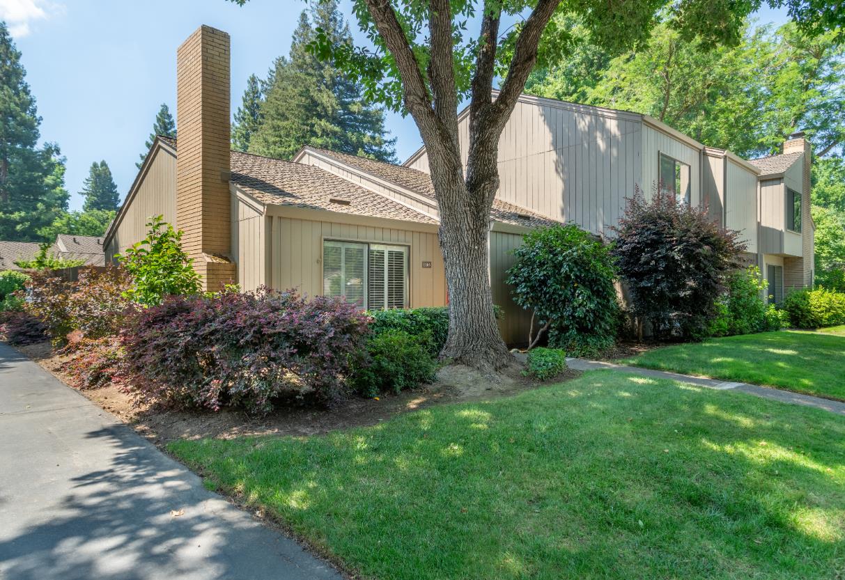 1065 Vanderbilt Way