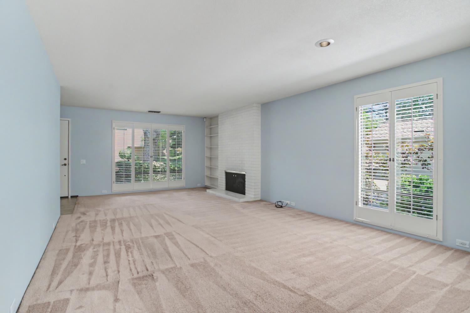 1065 Vanderbilt Way