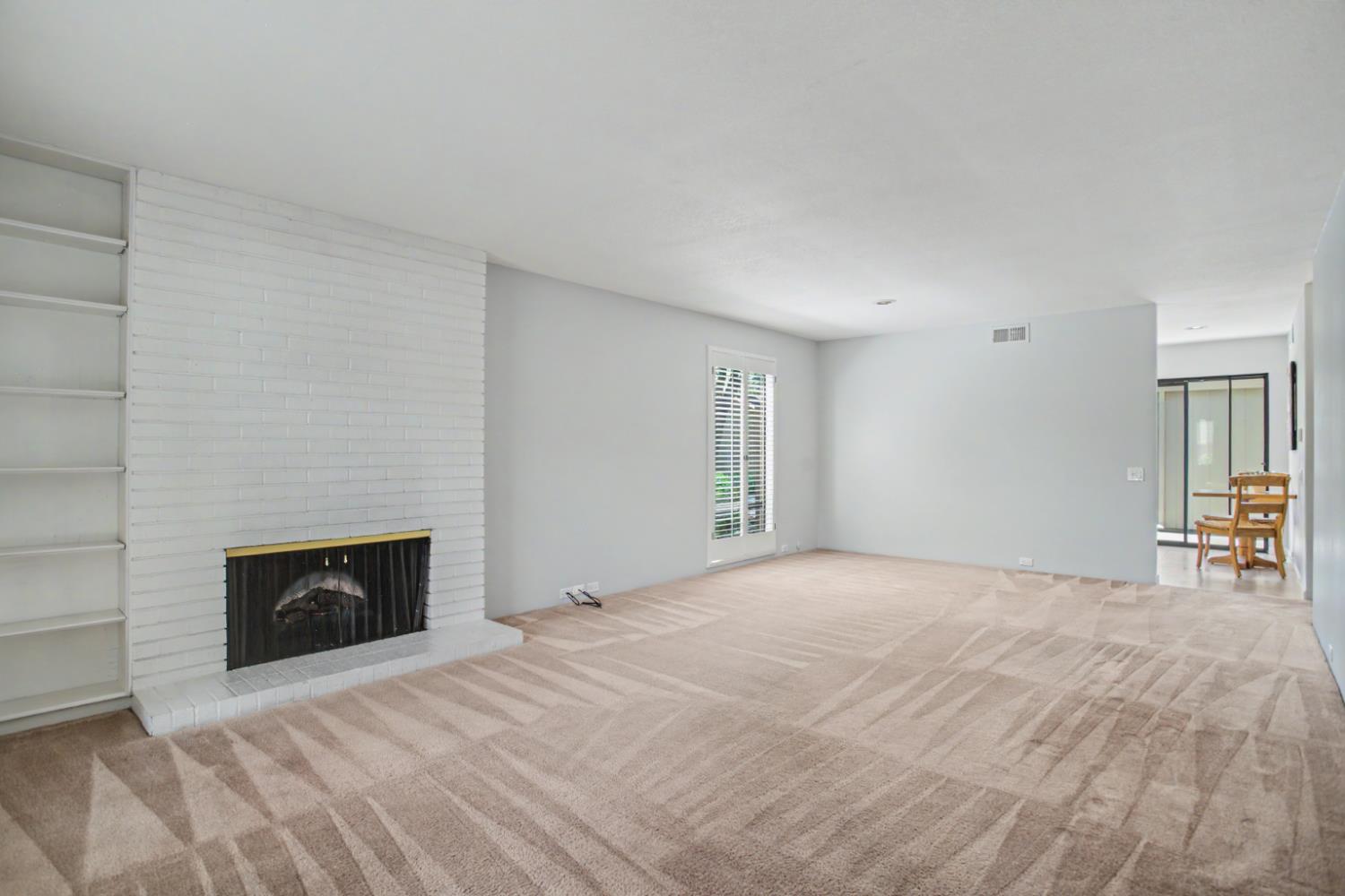1065 Vanderbilt Way