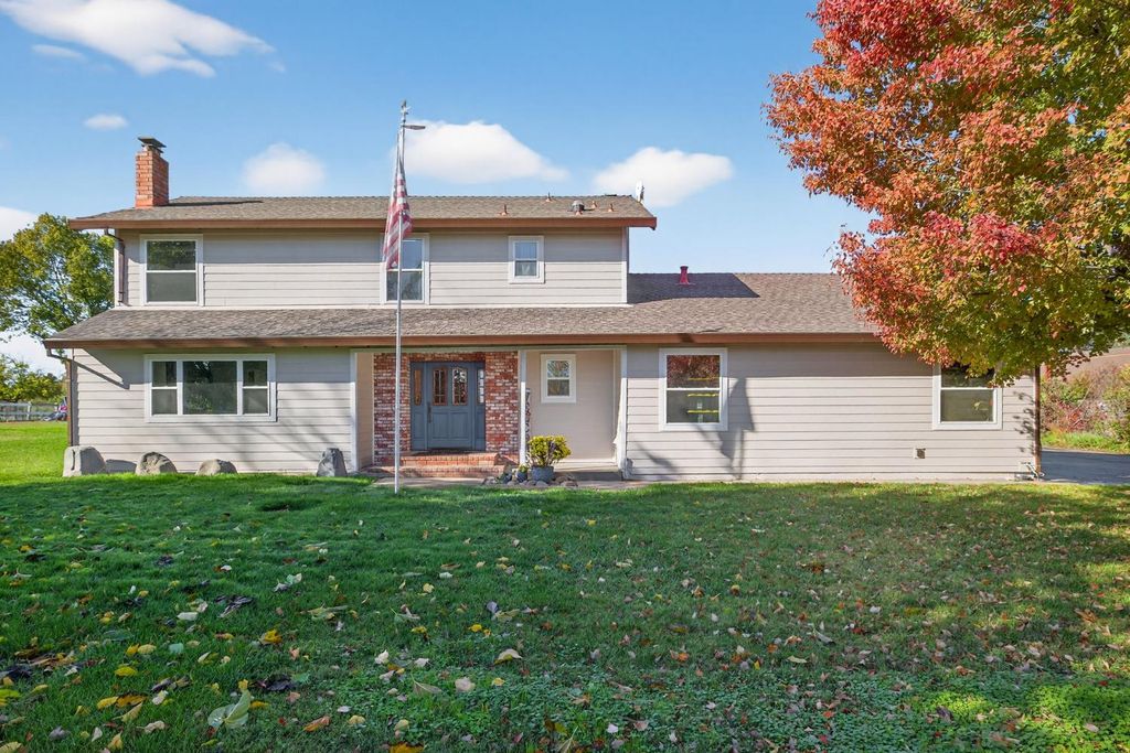 Photo of 3232 Amoruso Way, Roseville, CA 95747 (MLS # 225146732)