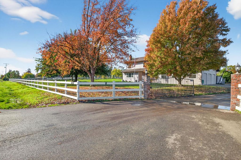 Photo of 3232 Amoruso Way, Roseville, CA 95747 (MLS # 225146732)