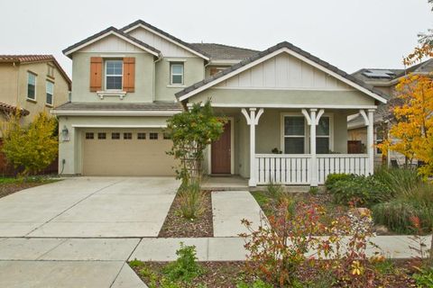 1913 Earl Court Woodland CA 95776