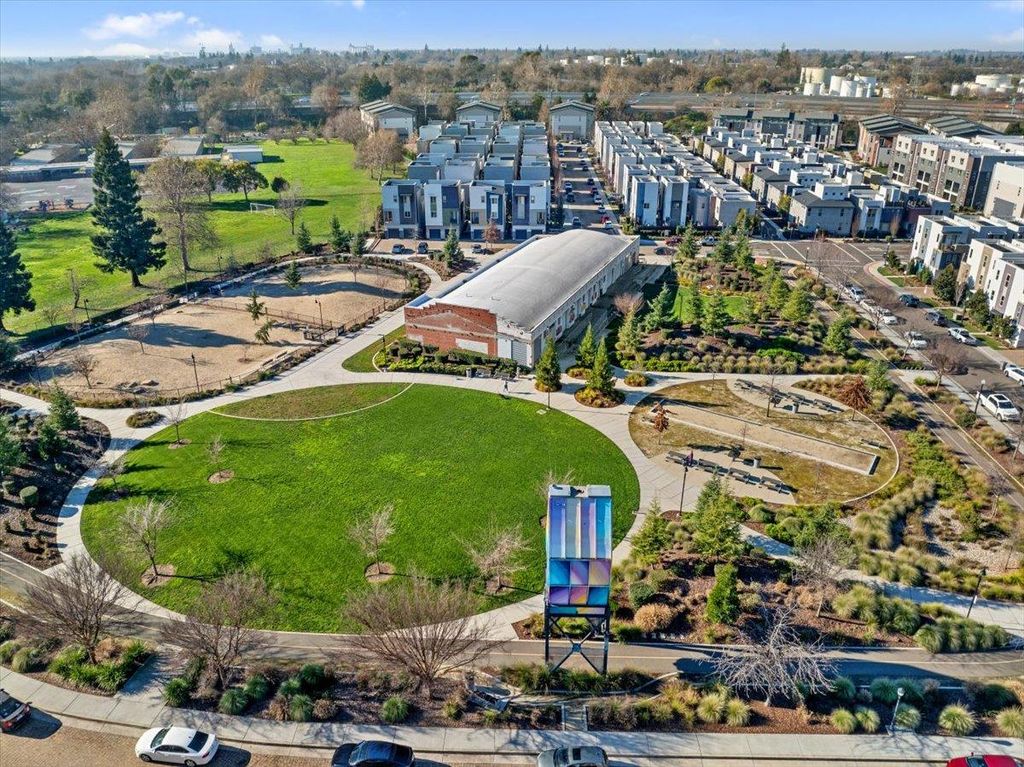 Photo of 471 Tailoff Lane #99A, Sacramento, CA 95818 (MLS # 226004380)