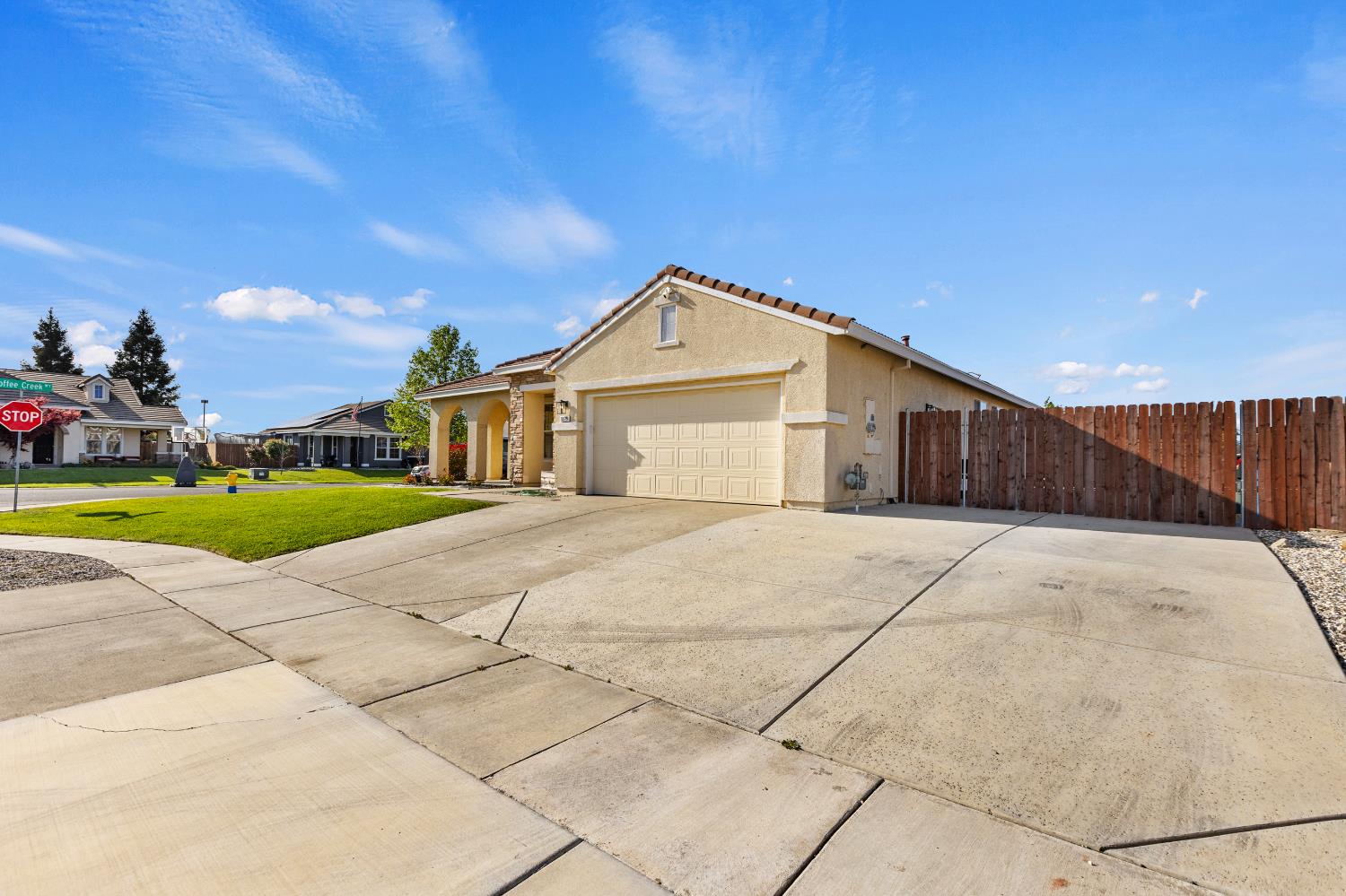 1029 Broken Spur Way
