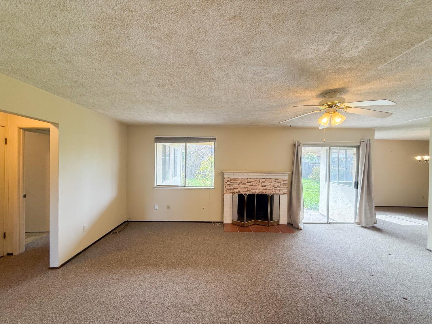 1118 Fallbrook Drive