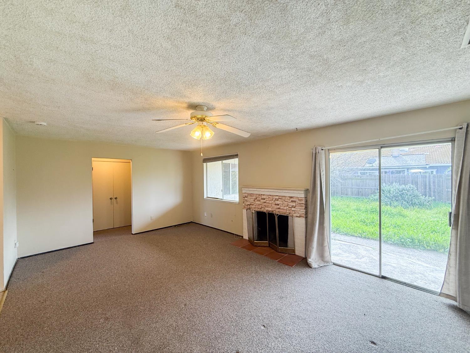 1118 Fallbrook Drive