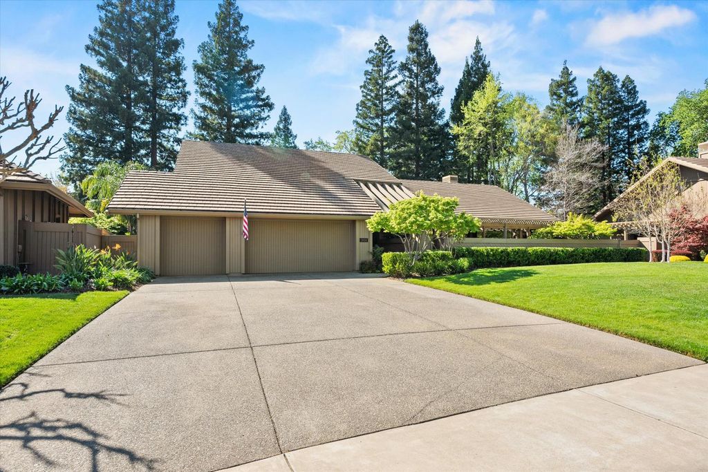 Photo of 2024 Empire Mine Circle, Gold River, CA 95670 (MLS # 226033240)