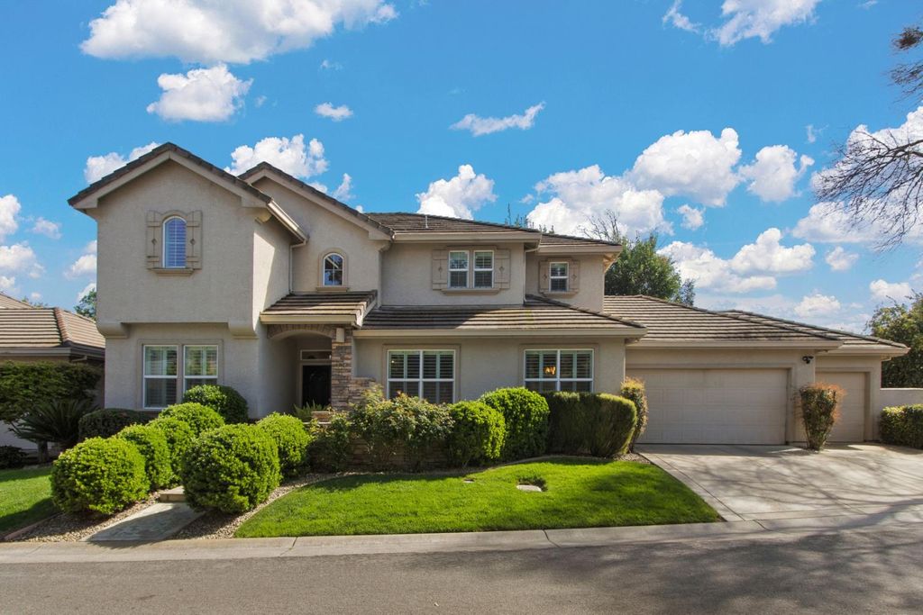 Photo of 19 Waters Cove Court, Sacramento, CA 95831 (MLS # 226031805)