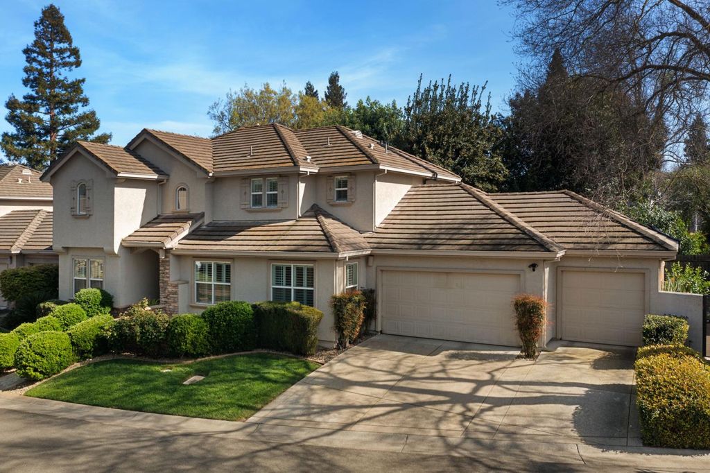 Photo of 19 Waters Cove Court, Sacramento, CA 95831 (MLS # 226031805)