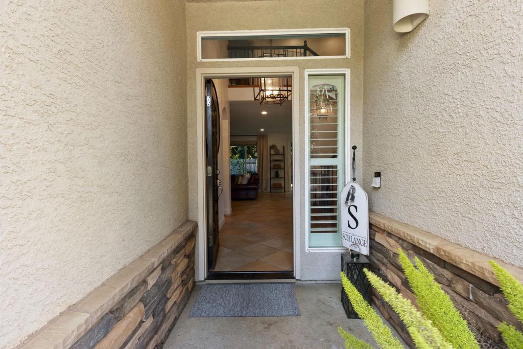 Photo of 19 Waters Cove Court, Sacramento, CA 95831 (MLS # 226031805)