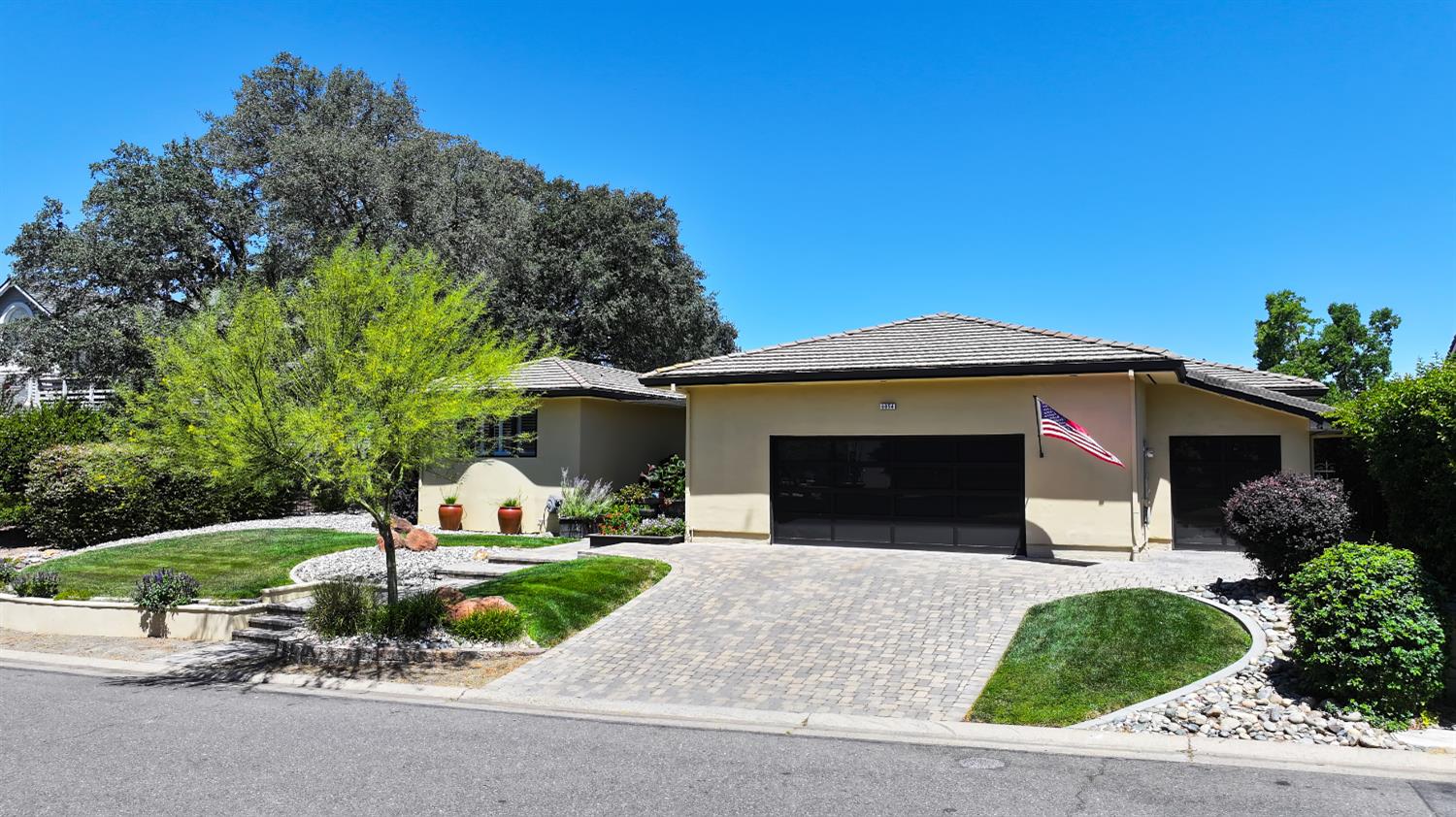 6054 Puerto Drive