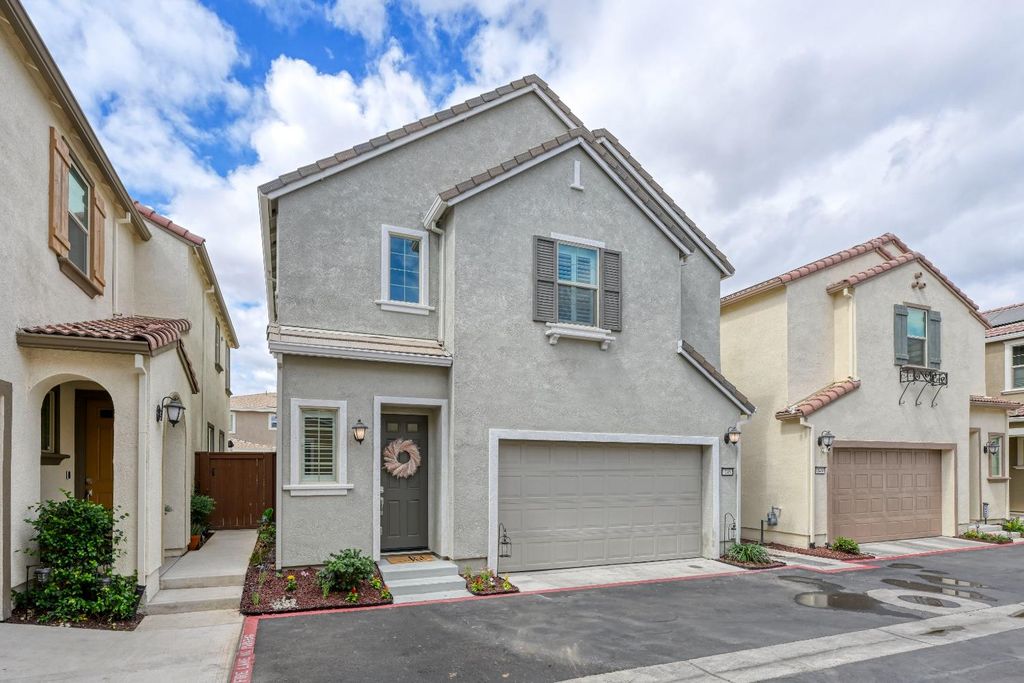 Photo of 10462 Oboe Way, Elk Grove, CA 95757 (MLS # 225120883)