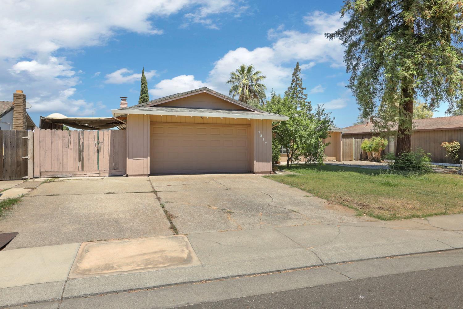 1317 Royal Oaks Drive