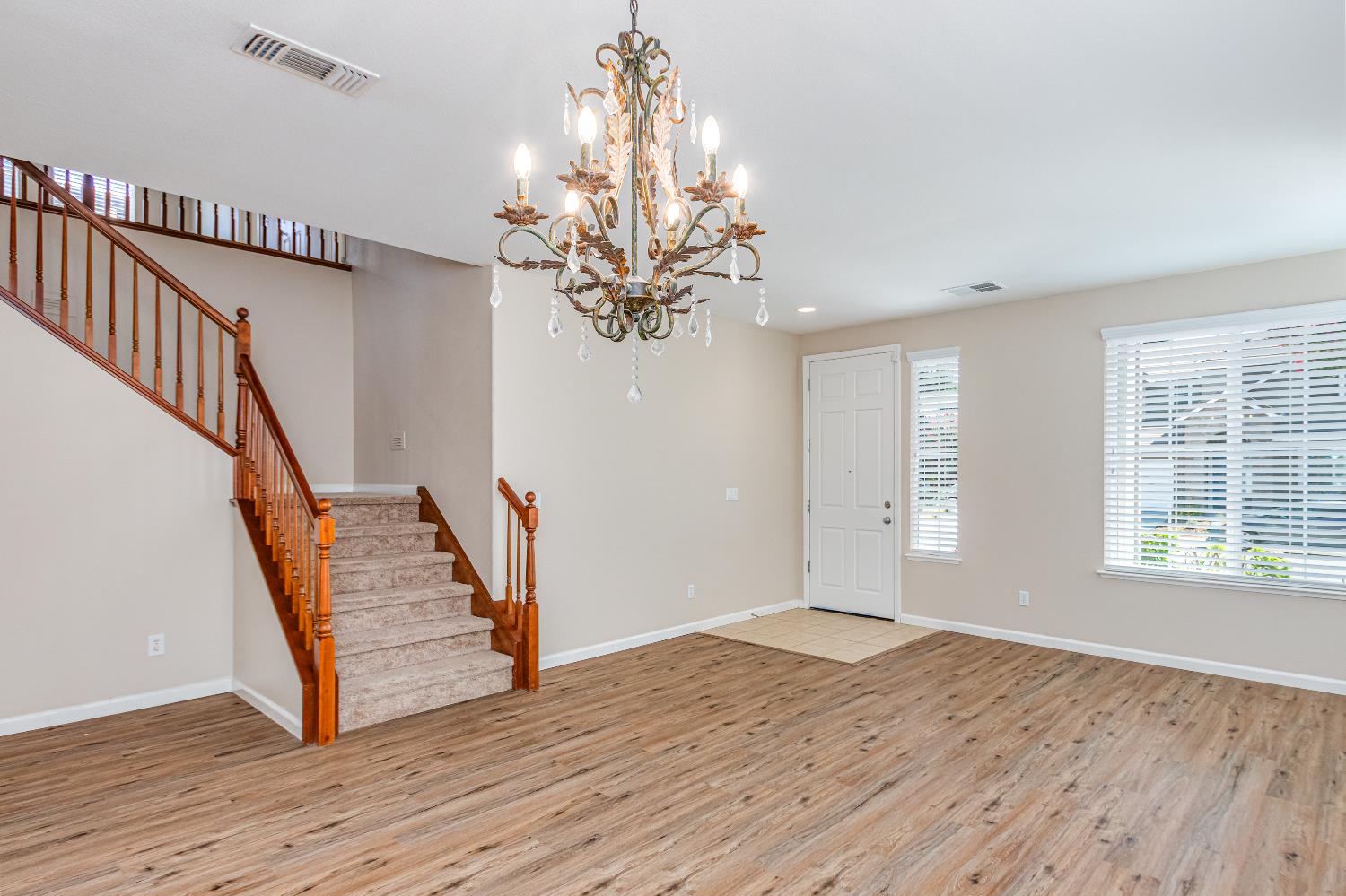 606 Tomies Oakwood Place