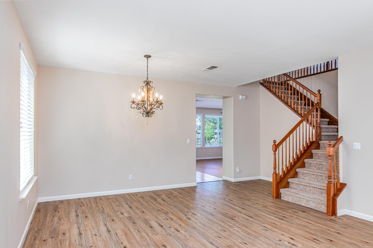 606 Tomies Oakwood Place