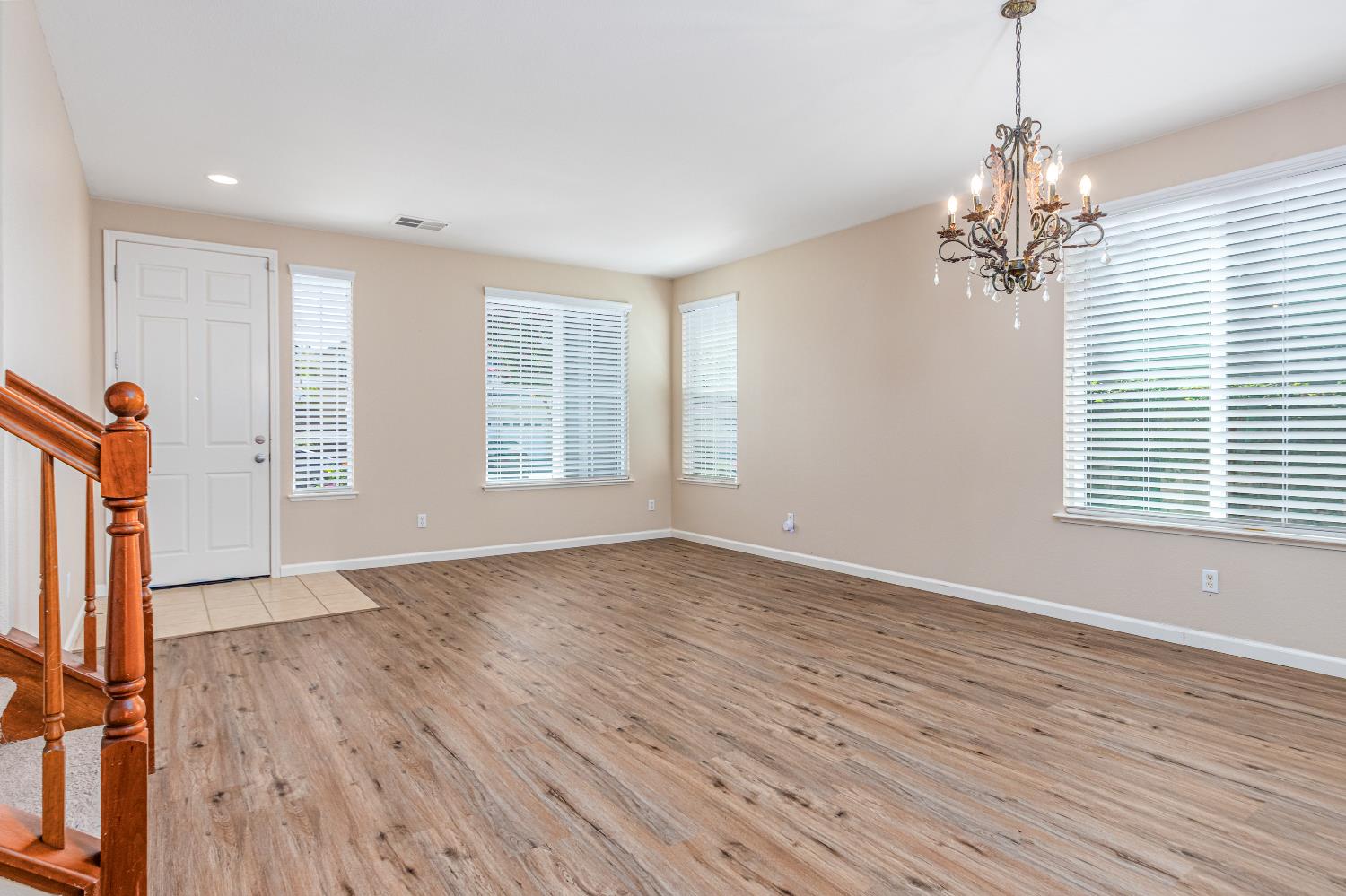 606 Tomies Oakwood Place