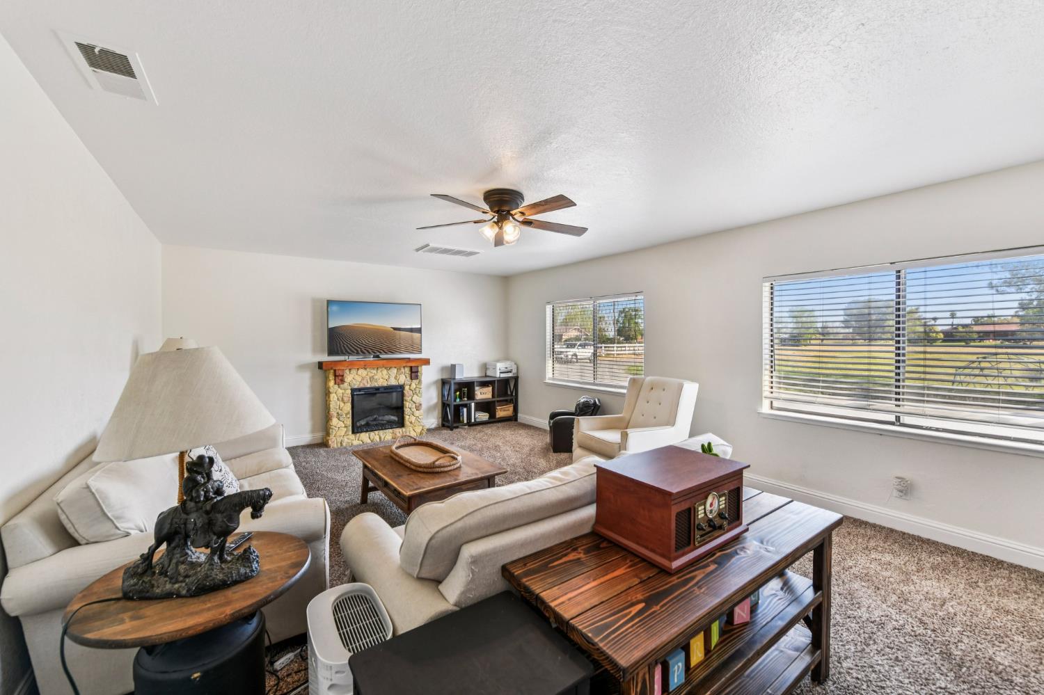 11890 Cresthill Drive