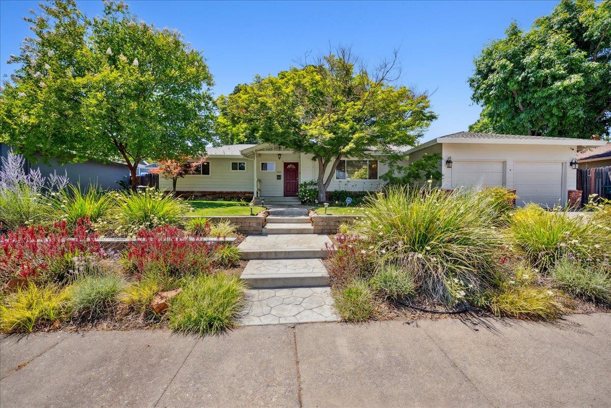 3337 Monteglen Court