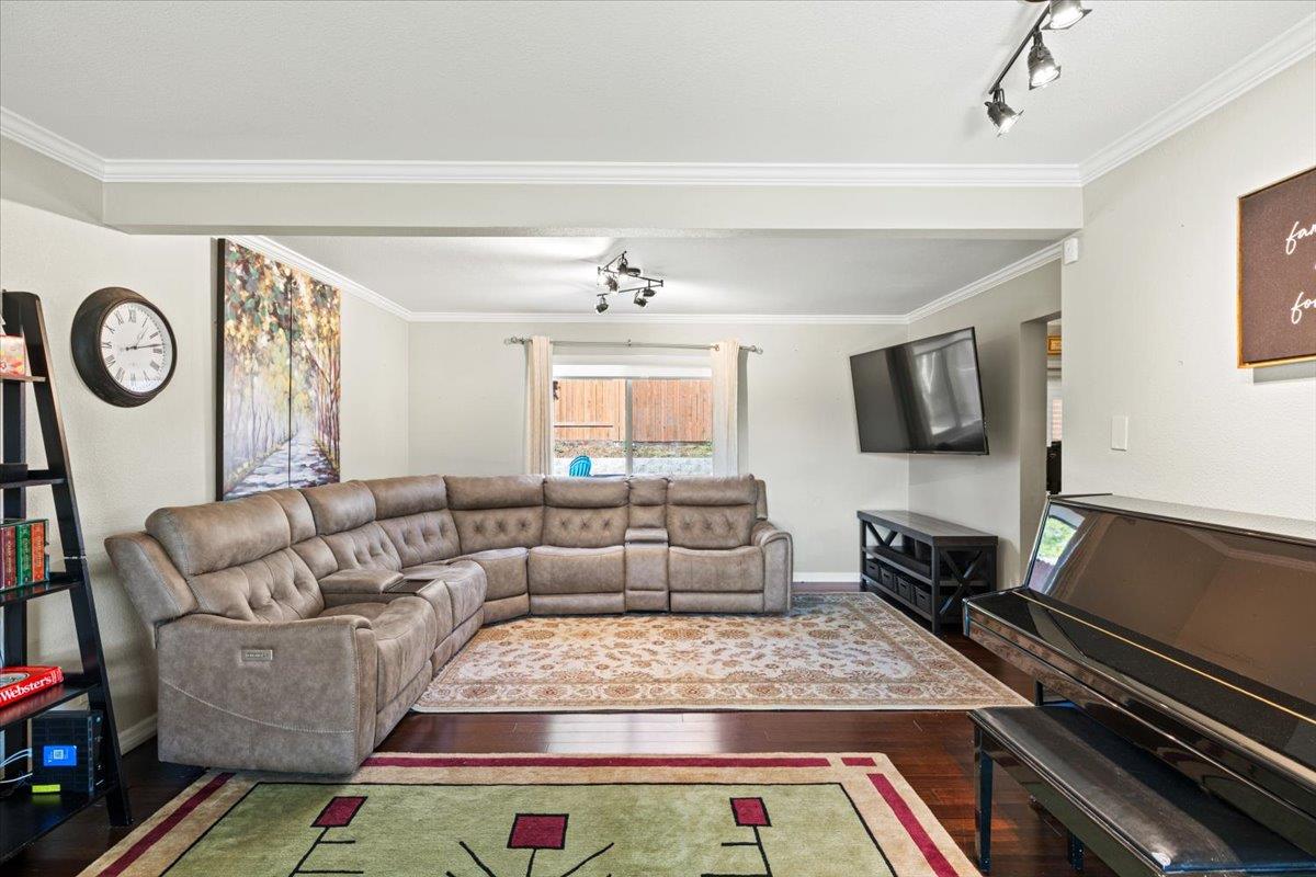 6821 Will Rogers Drive