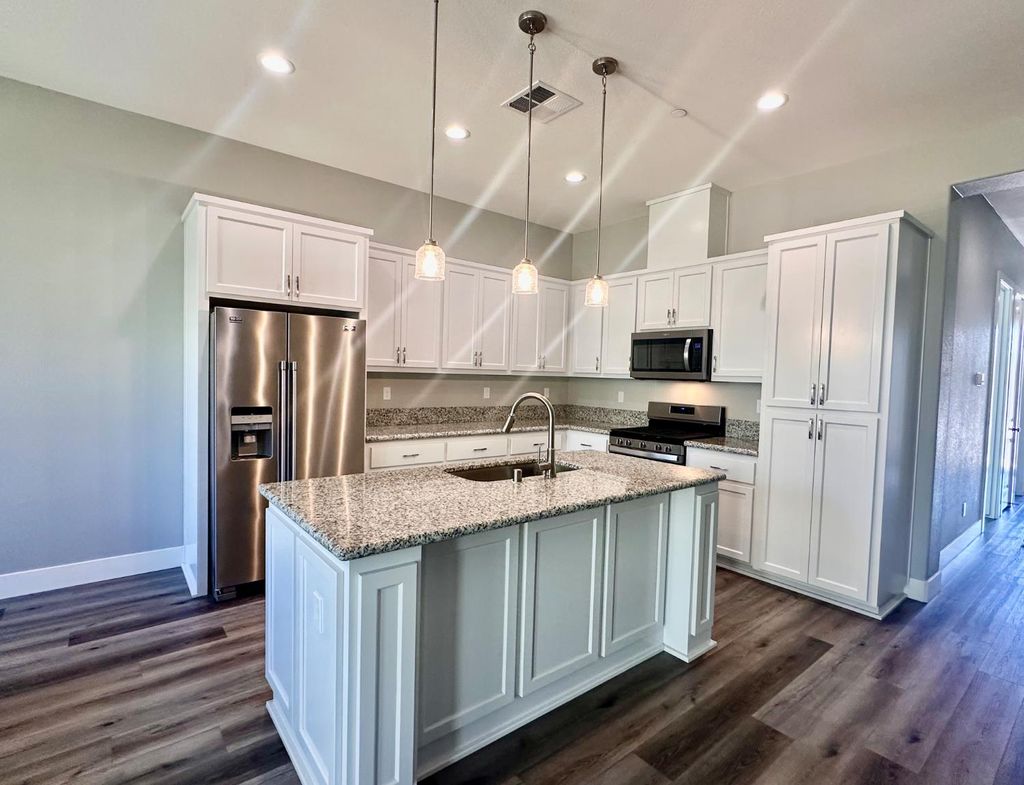 Photo of 1039 Longview Drive, Oakdale, CA 95361 (MLS # 225120783)