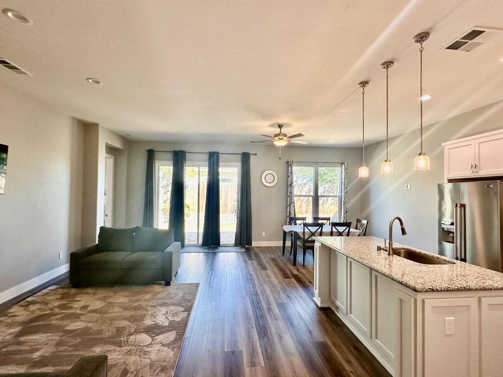 Photo of 1039 Longview Drive, Oakdale, CA 95361 (MLS # 225120783)