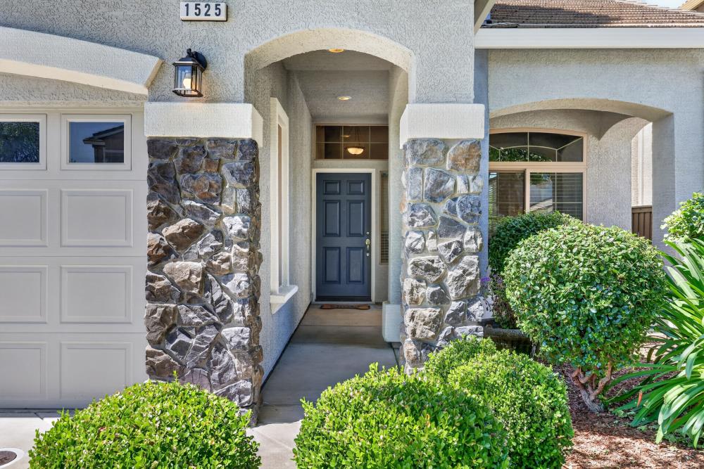 1525 Rainbow Trout Street