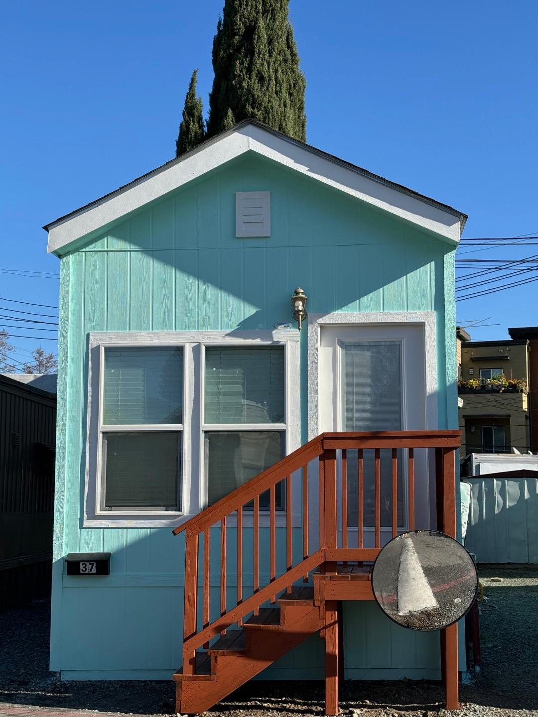 1300 E San Antonio Street 37