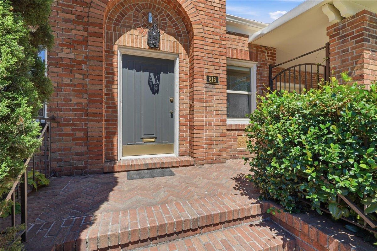 816 Alhambra Boulevard