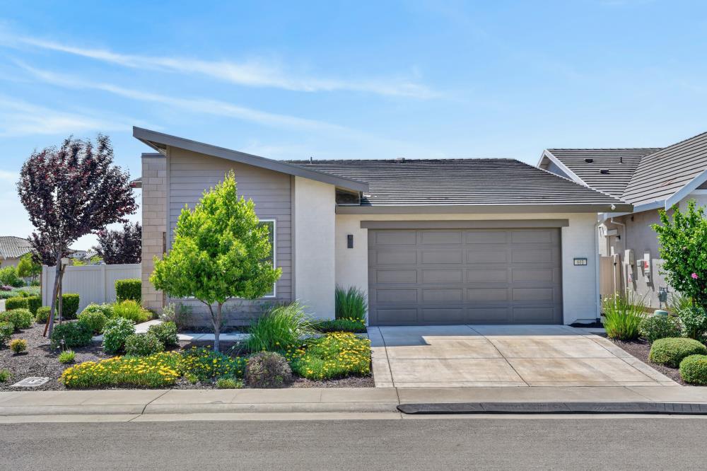 601 Voyager Court