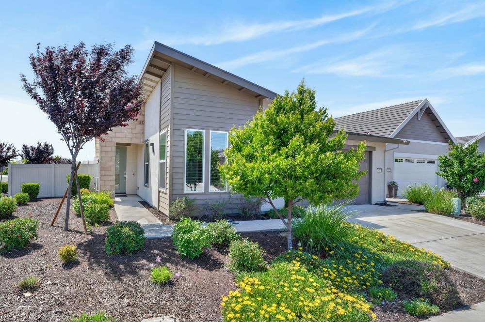 601 Voyager Court