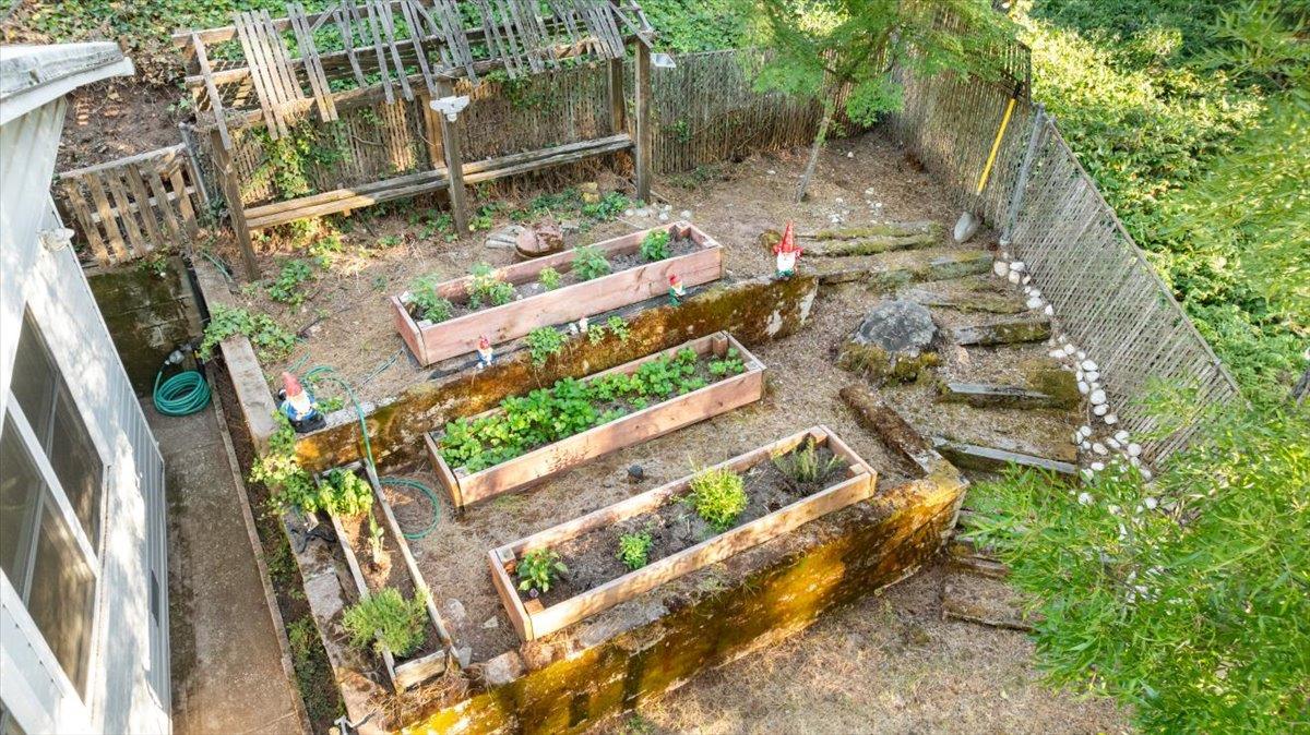 Applegate, California 95703, United States, 2 Bedrooms Bedrooms, ,2 BathroomsBathrooms,Residential,Active,165247