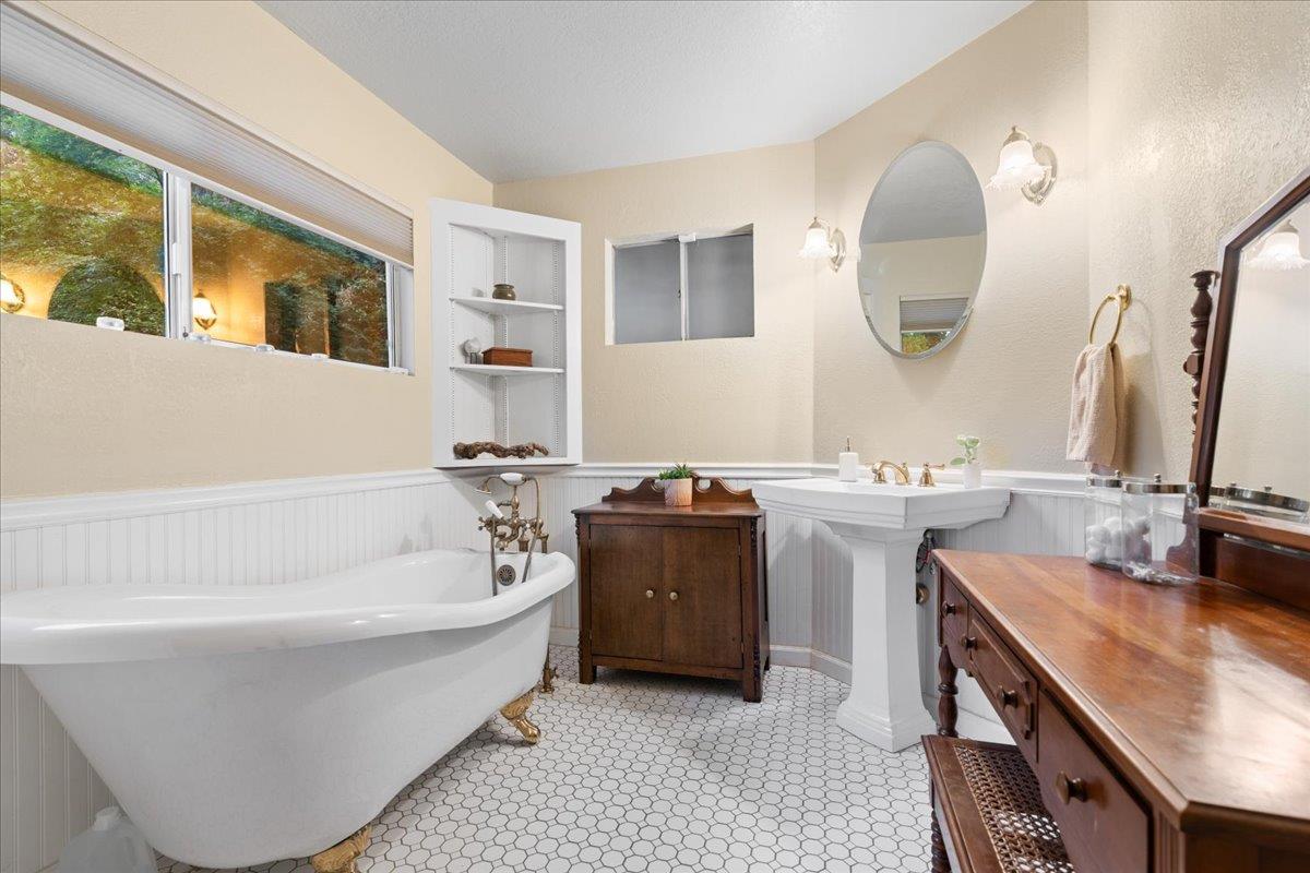 Applegate, California 95703, United States, 2 Bedrooms Bedrooms, ,2 BathroomsBathrooms,Residential,Active,165247