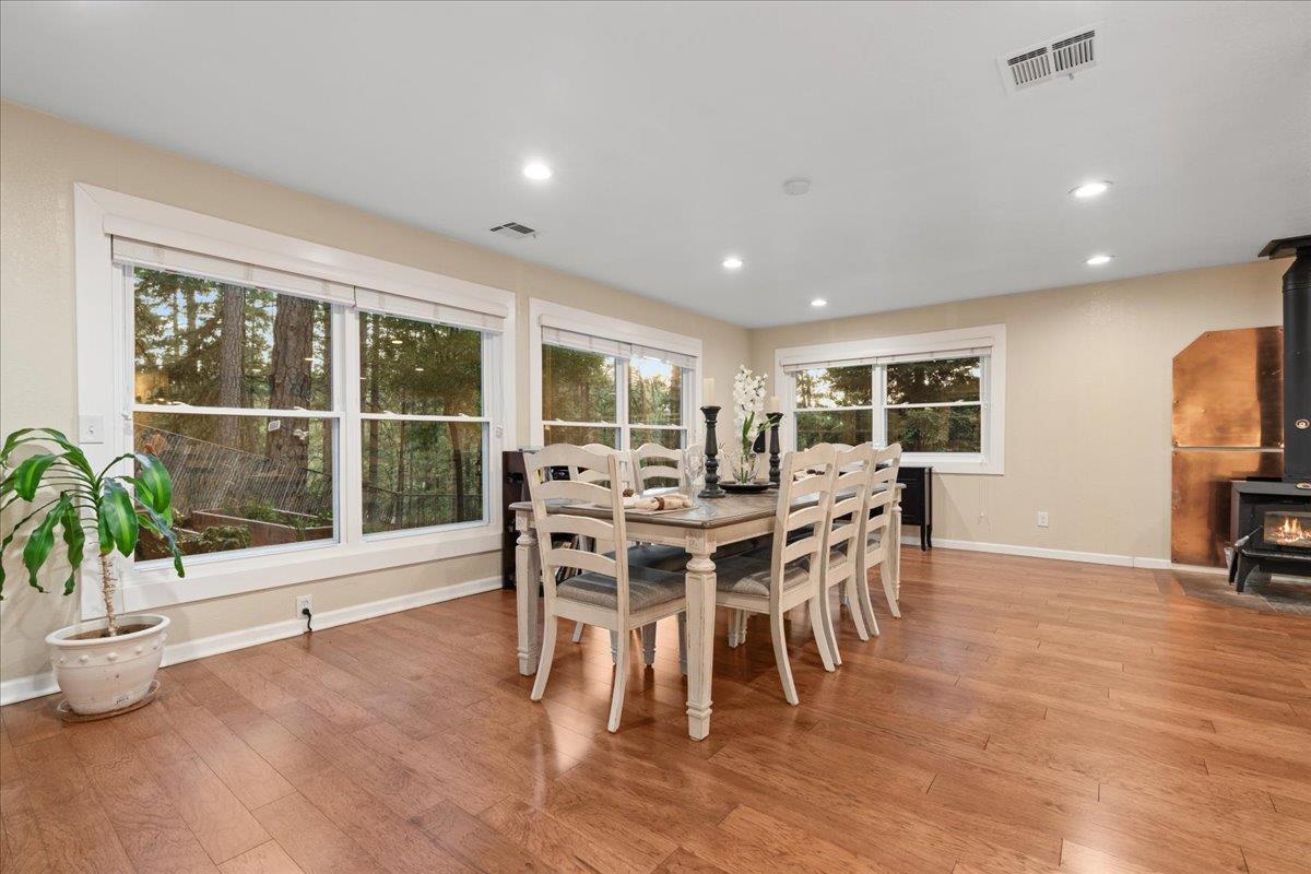 Applegate, California 95703, United States, 2 Bedrooms Bedrooms, ,2 BathroomsBathrooms,Residential,Active,165247